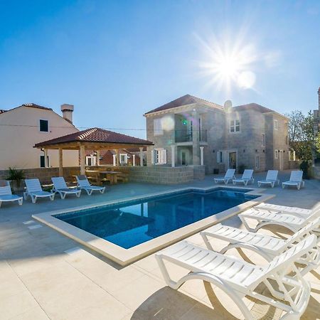 Residence & Pool Villa Schwarz Suites 챠브타트 외부 사진