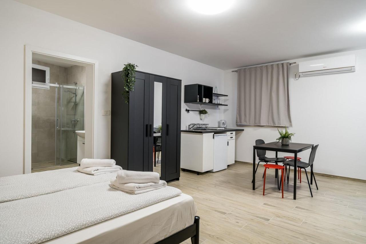 Residence & Pool Villa Schwarz Suites 챠브타트 객실 사진