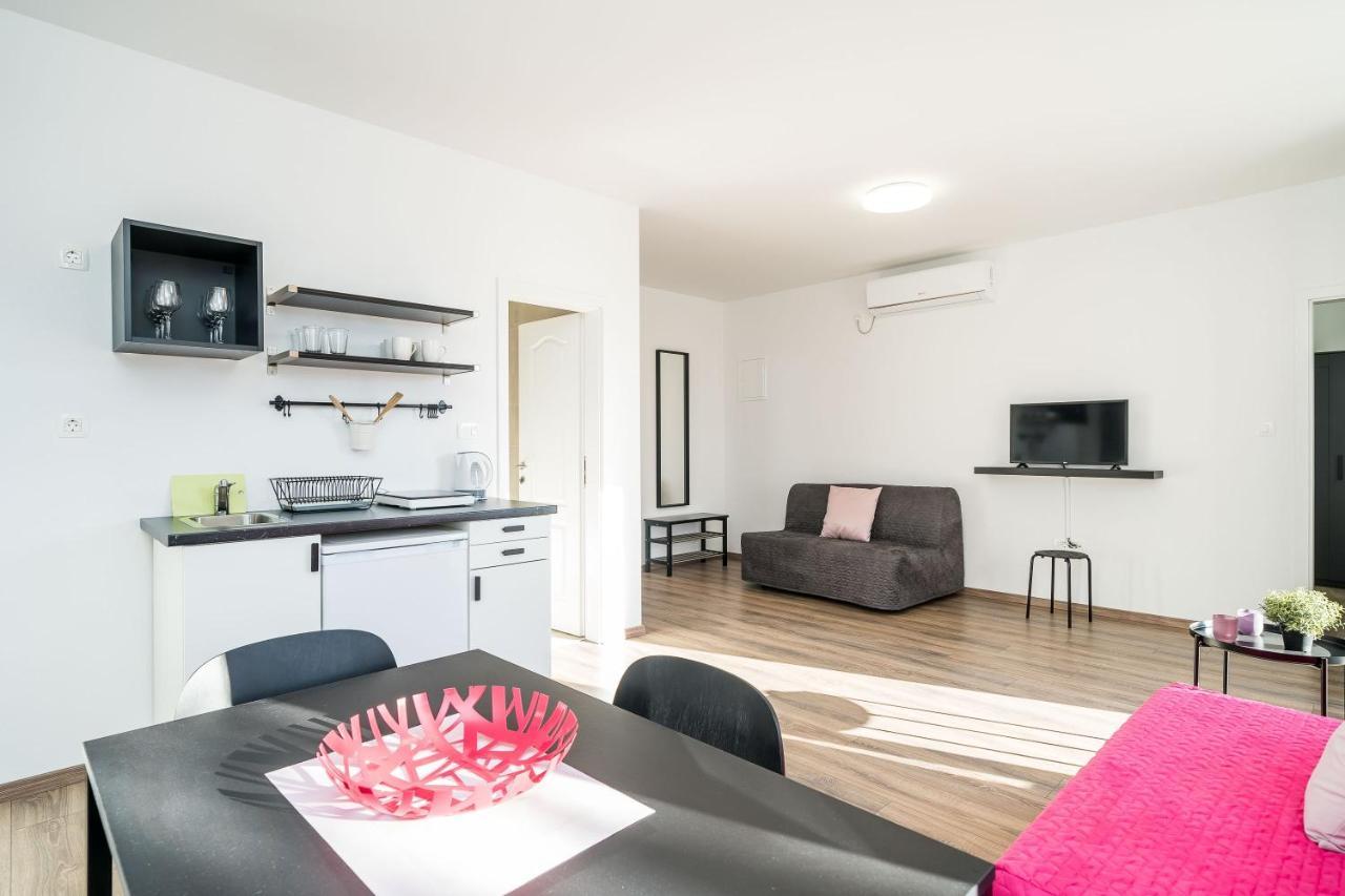 Residence & Pool Villa Schwarz Suites 챠브타트 객실 사진