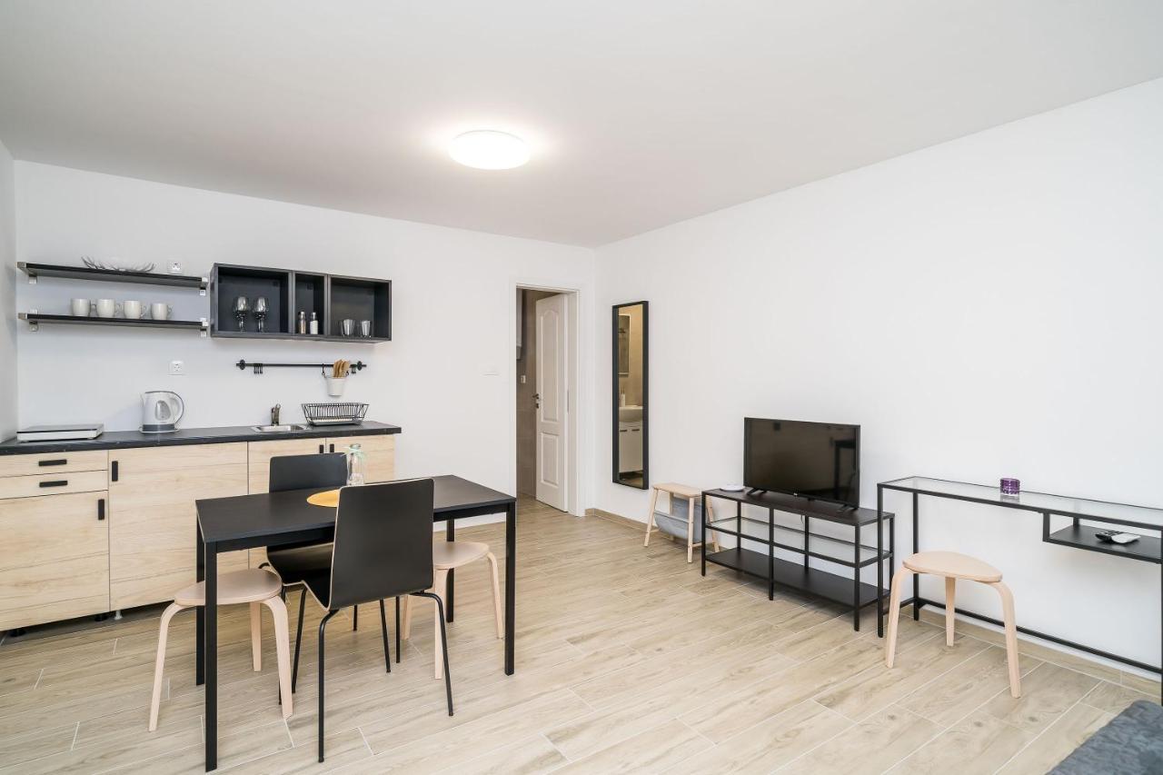 Residence & Pool Villa Schwarz Suites 챠브타트 외부 사진