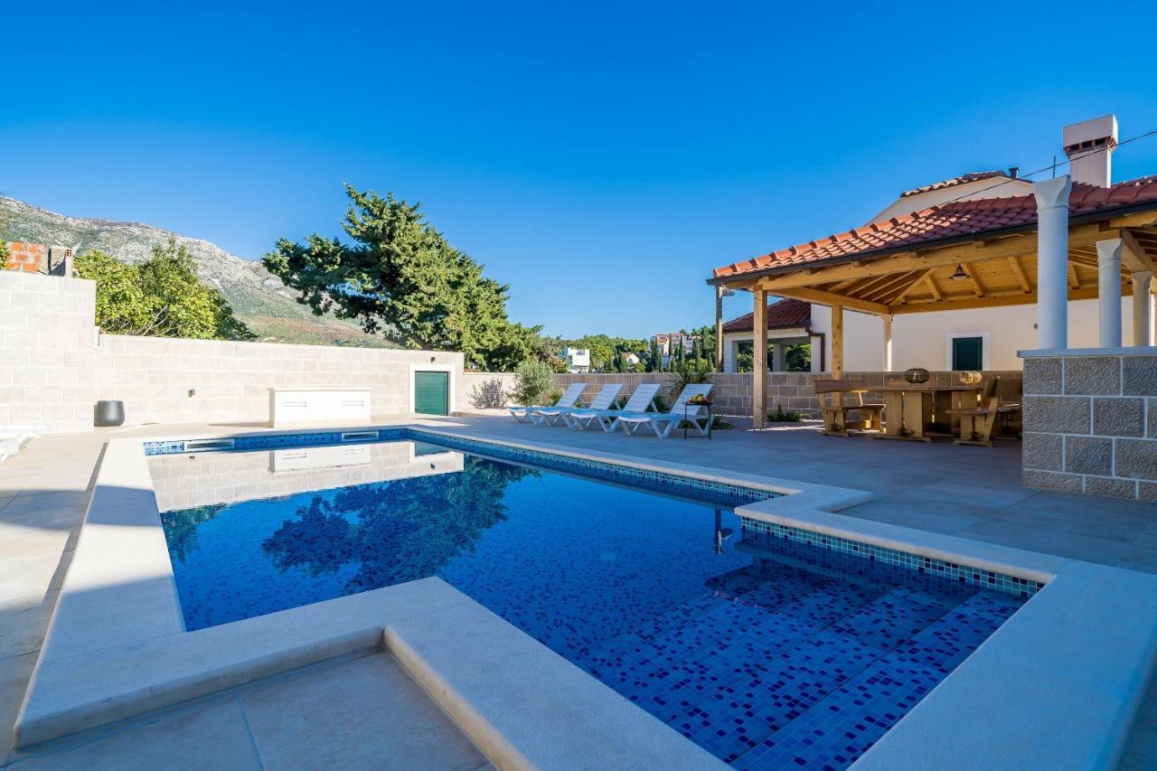Residence & Pool Villa Schwarz Suites 챠브타트 외부 사진