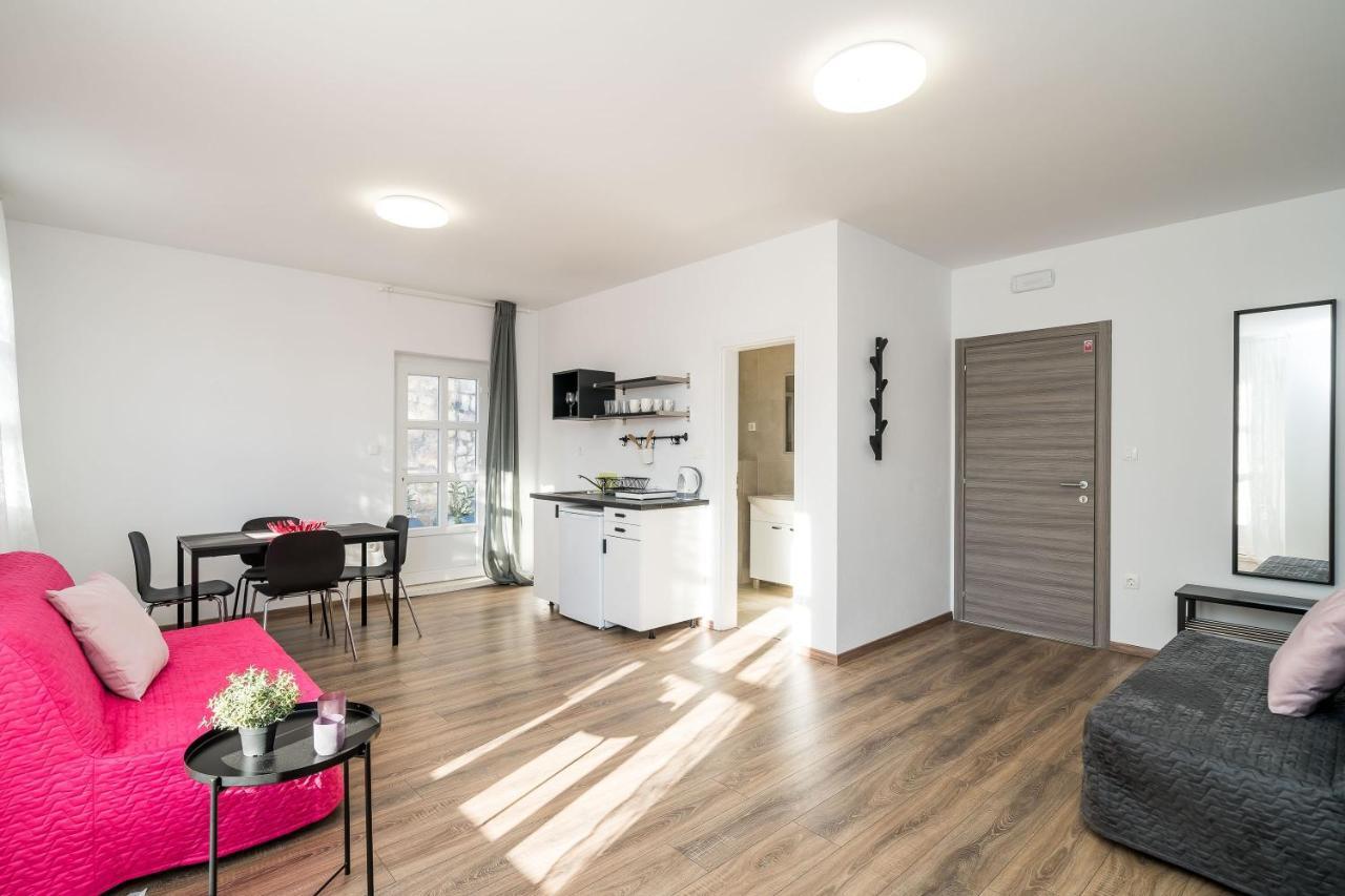 Residence & Pool Villa Schwarz Suites 챠브타트 외부 사진