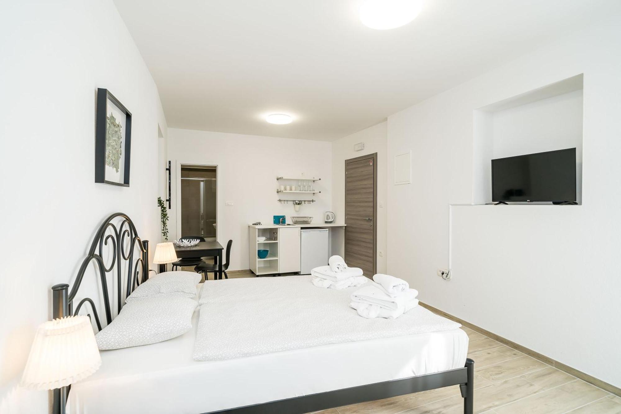 Residence & Pool Villa Schwarz Suites 챠브타트 객실 사진