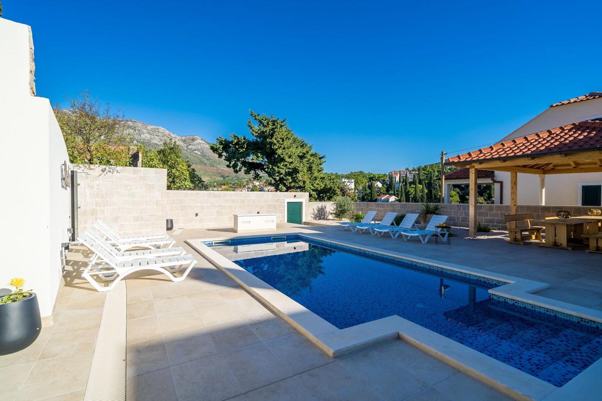 Residence & Pool Villa Schwarz Suites 챠브타트 객실 사진