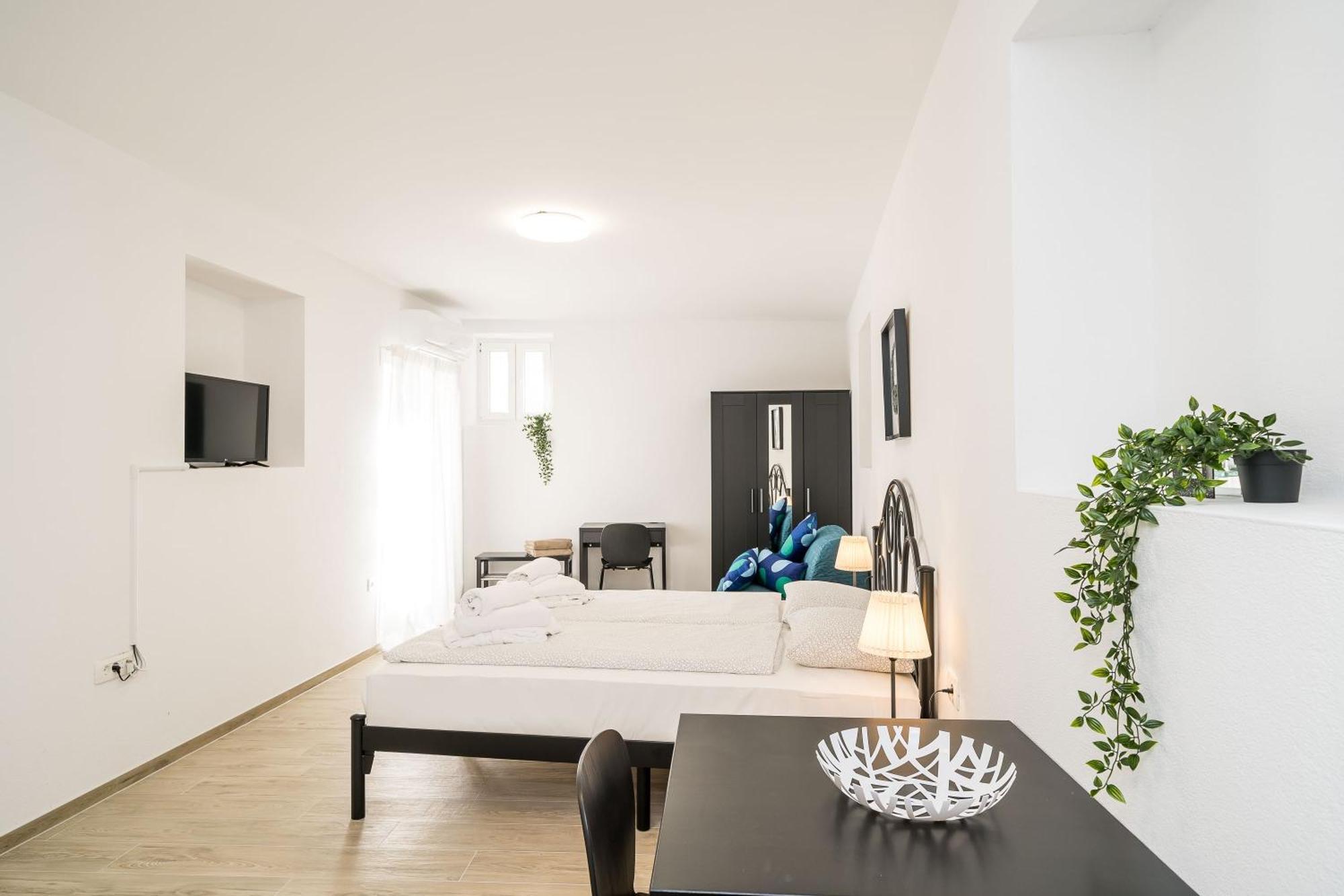 Residence & Pool Villa Schwarz Suites 챠브타트 객실 사진